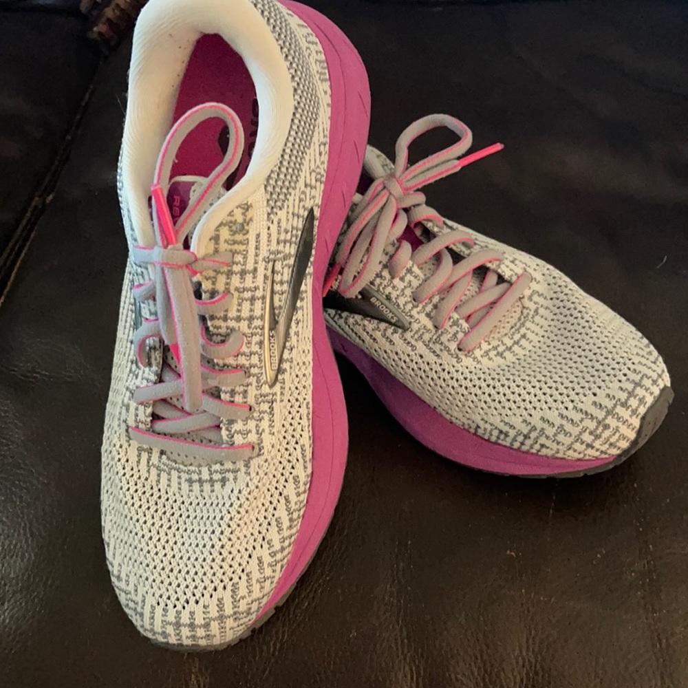 Brooks Revel barely used running shores.